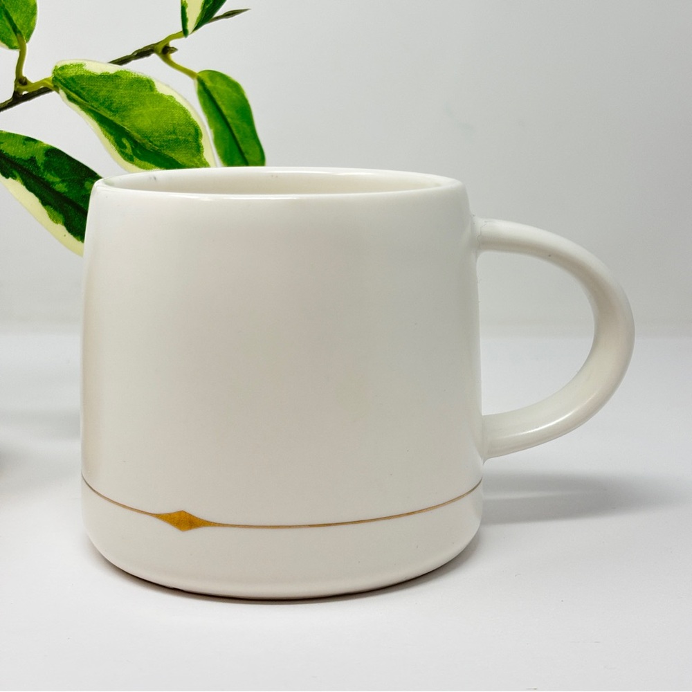 AMY HAMLEY for Magenta 24KT Gold Trim Ceramic Mug